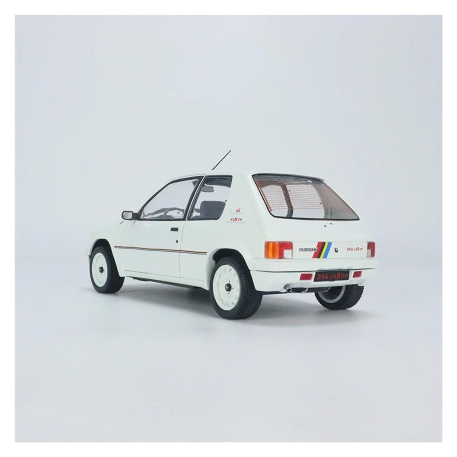 Metallo Scala Replica Modello Di Auto Pressofusa In Scala 1 18 Peugeot 205 Mk 9L 1988 Esposizione Statica Hobby Veicoli Giochi Set