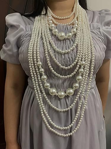 Collar largo de perlas blancas de múltiples capas, perfecto para combinar con tu look de noche 5