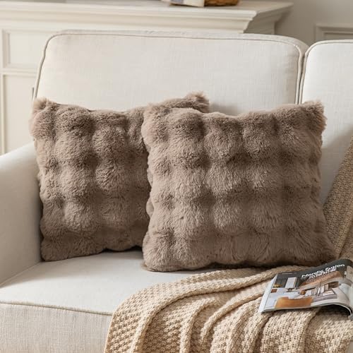 Joyouth Lot de 2 housses de coussin décoratives en fausse fourrure épaisse et moelleuse pour canapé, salon, 50,8 x 50,8 cm, taupe