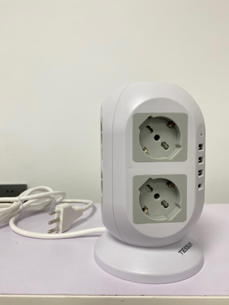 TESSAN Regleta de 20 W con 8 tomas y 4 USB con interruptor, 2 m