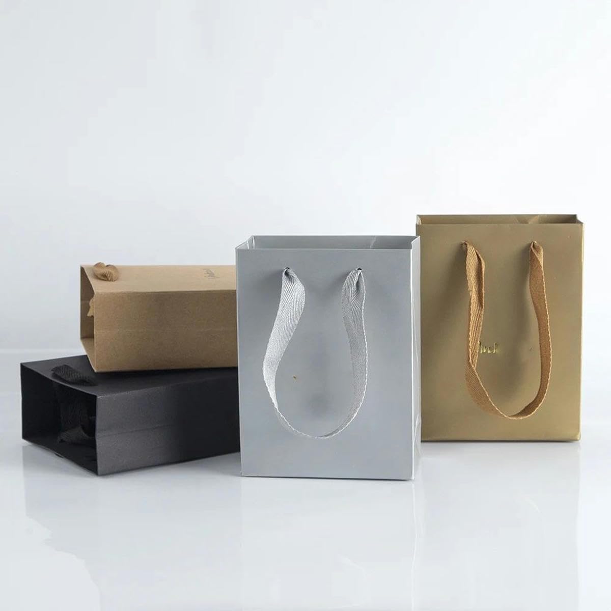 50 pezzi di stampa personalizzata con logo in oro bianco, piccole borse di carta in cartone, borse per la spesa in carta con manico in nastro-senza logo-14x7x15 cm