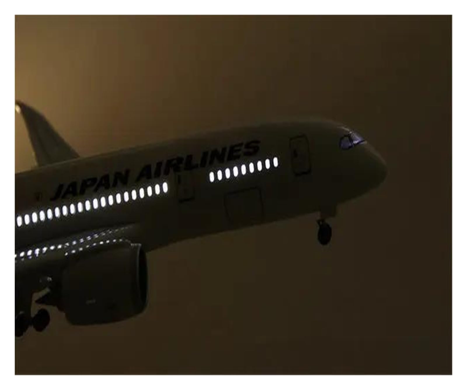 Aerei Modello in Piccola Scala 1:130 per Boeing B787 Aereo pressofuso Modello in Resina Giappone con Ruote Leggere Collezione Decorazione Kit di Costruzione di Modelli (con Luce)