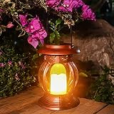 LINTERNA DECORATIVA PERFECTA - De diseño clásico con una vela LED realista con efecto parpadeante, esta linterna solar retro y elegante es una decoración perfecta para su jardín, terraza, patio, camino, veranda, césped, entradas, mesas, bares y mucho más.