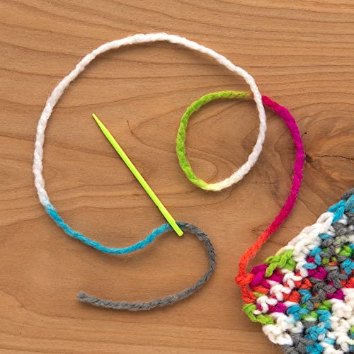 Image of Boye 42-40038 Large Plastic Yarn Needles for Crocheting and Sewing, Green and Yellow, 2pcs