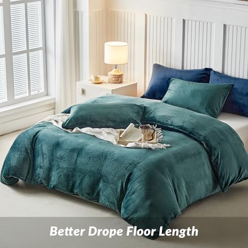Image of WARMDERN Peacock Blue Velvet Duvet Cover Set Super King Size, Luxury Milk Velvet Bedding Duvet Cover with Zipper Closure, 3pcs Ultra Soft Duvet Covers for All Seasons, 120 inch x 120 inch, Peacock Blue