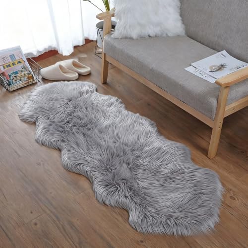 Faux Lammfell Schaffell Teppich 60x120 cm, Lammfellimitat Teppich Flauschiger Weicher Fell Teppiche Longhair Fell Lammfellimitat Carpet für Stühle Sofa Schlafzimmer Kinderzimmer (Grau, Unregelmäßig)