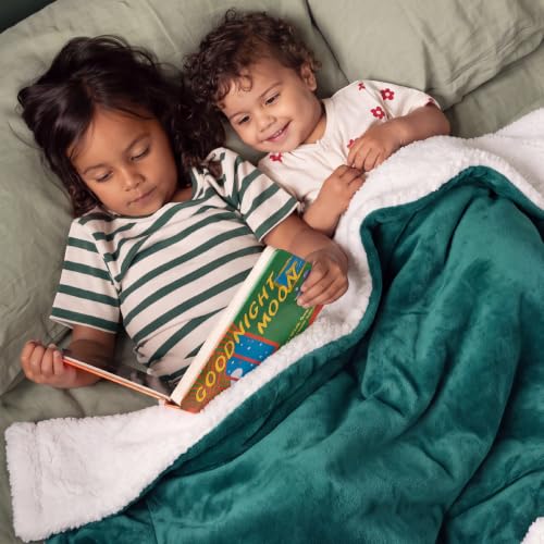 Image of Bedsure GentleSoft Sherpa Fleece Throw Blanket for Couch, Non-Heated, Thick and Warm Throw for Women and Men, Soft Fuzzy Plush Blanket for Winter, Room Home Decor Gifts, Forest Green, 50x60 Inches