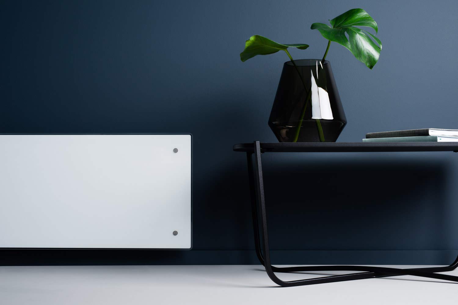 Adax Clea H - Radiatore Elettrico in Vetro | Stufetta Basso Consumo | Termosifone | Termoconvettore | Altezza 340mm | Scaldino 1200W | KDT Bianco | IP24C Class II