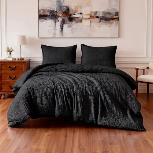 Image of Amazon Basics Duvet Cover Set with Jacquard Geometric Pattern, 3-Piece with 1 Duvet Cover and 2 Pillow Shams, Comforter Not Included, California King, Black