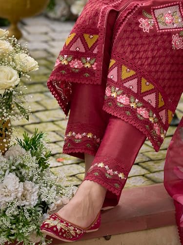 Image of INDO ERA Women's Off White Silk Blend Embroidered Straight Kurta Pant And Dupatta Set (IEOUT6962)