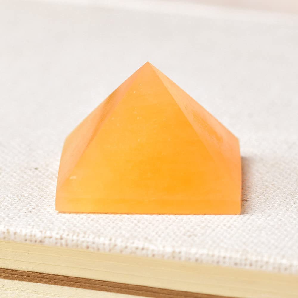 Pyramide en cristal de fluorite naturelle et aventurine dorée, objet d'artisanat d'exception