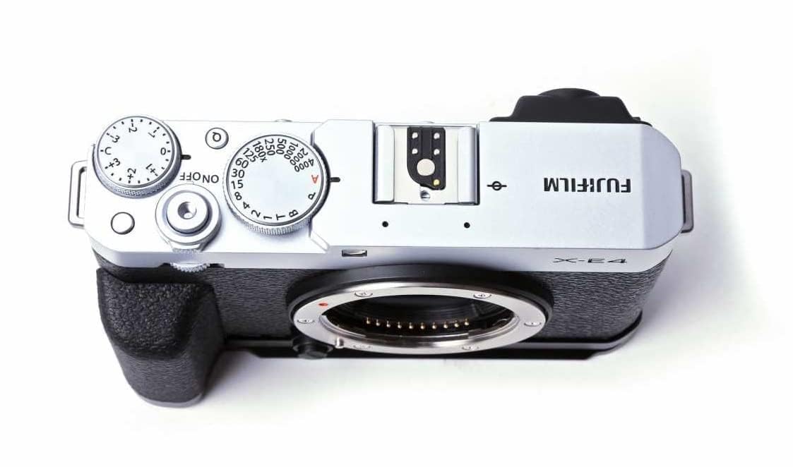 富士フィルム　FUJIFILM X-E4 シルバー MFレンズ付き Amazon.co.jp: FUJIFILM Mirrorless Digital Camera X-E4 Body Silver