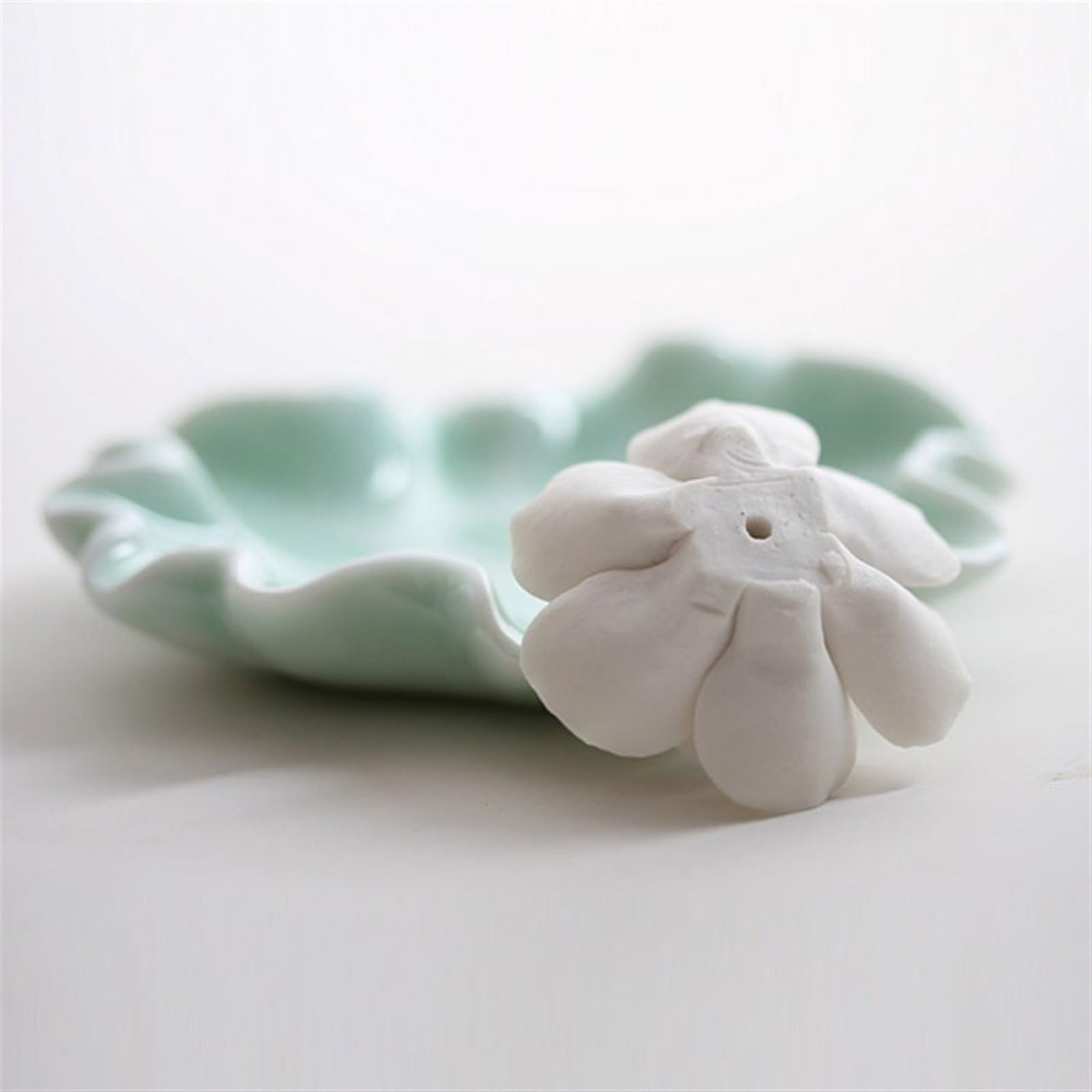 Portaincenso di Buddha Bruciatore di incenso a forma di foglia di loto Porta incenso in ceramica fatto a mano Bruciatore squisito Decorazione interna Arredamento termale