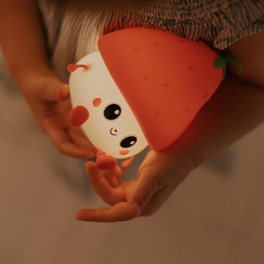Luce Notturna A Forma Di Fragola In Silicone | Lampada LED Touch Con 3 Intensità | Ricaricabile USB | Per Bambini E Adulti - 5