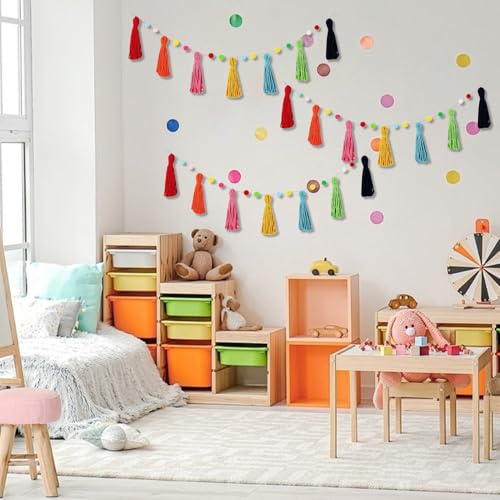 Guirnalda de borlas para transformar un aula fría en un espacio boho 4