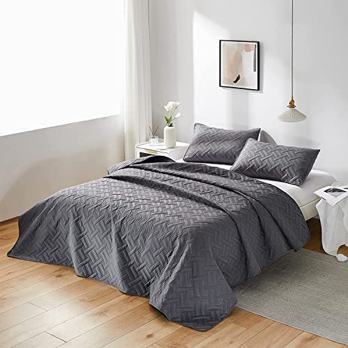 Image of Amazon Brand - Umi 100% Microfiber Ultrasonic 280 Tc Solid King Size Quilted Bed Cover /Bedsheet /Bedspreads with 2 Pillow Covers /Case (Luxury, Grey Mist 90X100 Inches, 250X230 cm)