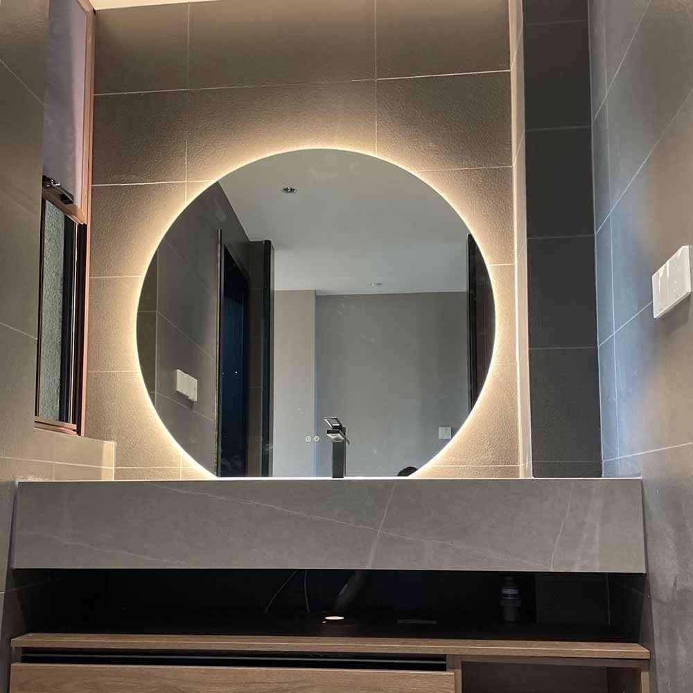 Okrągłe lustro łazienkowe z podświetleniem LED, 80/90 cm, przeciwmgielne, inteligentne lusterko kosmetyczne z przyciemnianym oświetleniem, nowoczesny łukowy design do luksusowej dekoracji domu