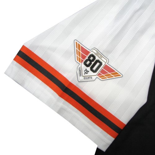 菅野智之ヘンリーネックTシャツ Amazon.co.jp: 一球 読売ジャイアンツ 菅野智之 80周年記念