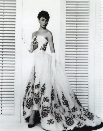 Amazon.co.jp: ブロマイド写真☆オードリー・ヘップバーン/白黒