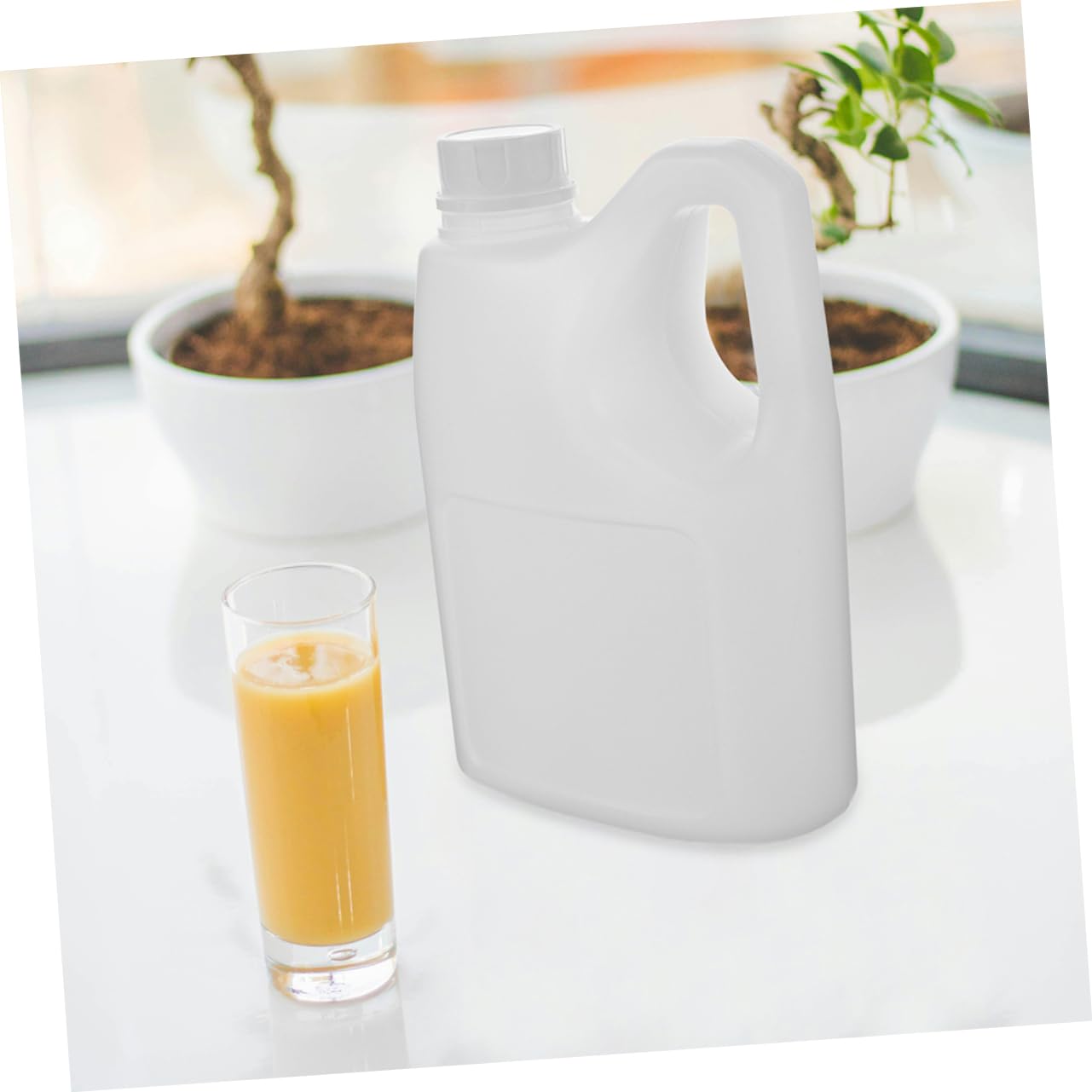 Juego de 2 Botellas de Plástico Blanco de 2l con Tapa Hermética y Boca Ancha para Almacenamiento de Jugo y Miel en Cocina o Uso Comercial