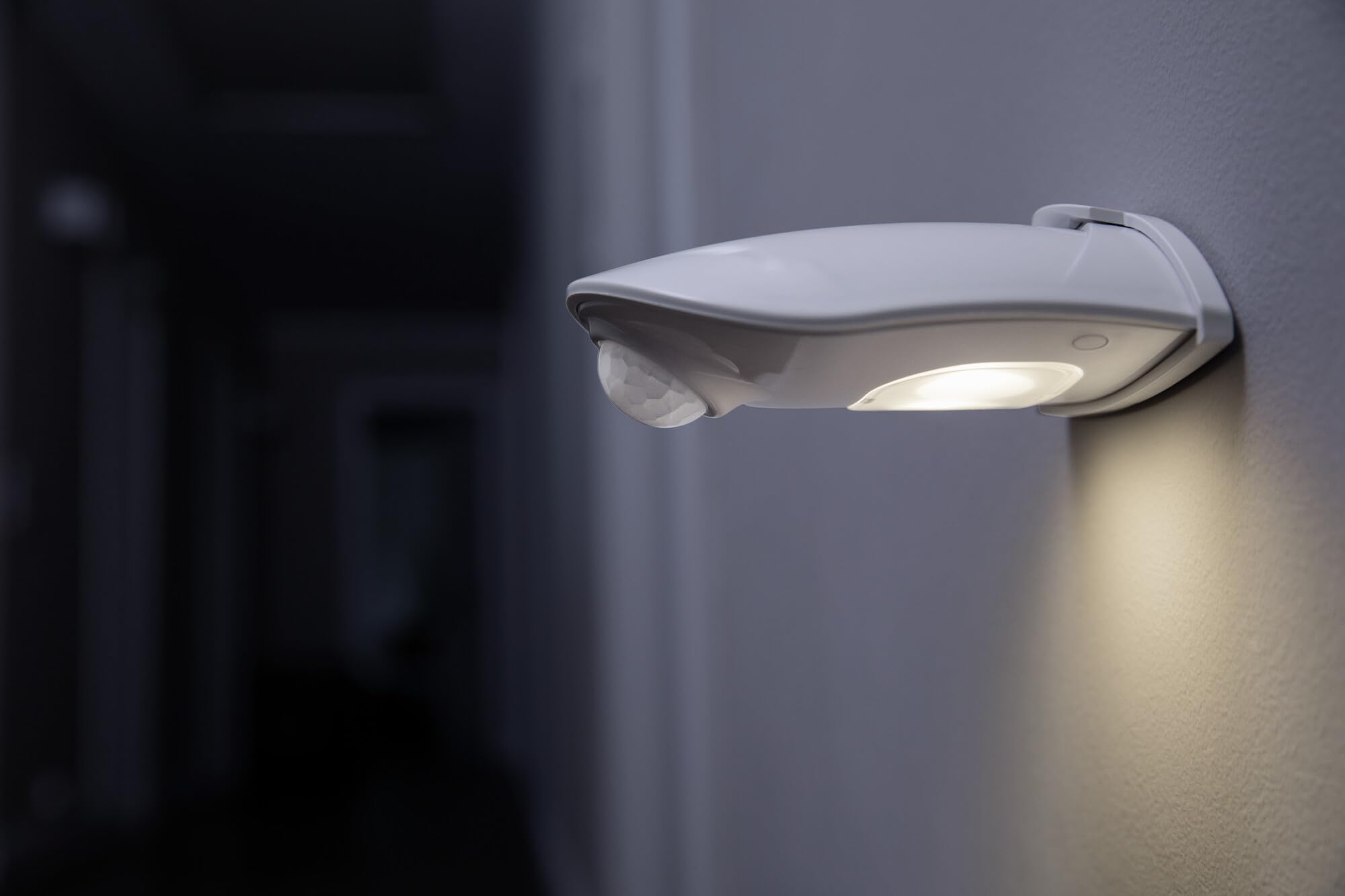 OSRAM Oświetlenie drzwiowe LED z czujnikiem ruchu, zasilane bateryjnie, 4000K, 40lm, 0,95W, IP54, srebrne, do obszarów wejściowych i zastosowań zewnętrznych
