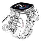 REALSIGN Elegante pulsera de metal compatible con Fitbit Versa 4/Versa 3/Sense 2/Sense, bonita correa con colgantes únicos de cruz y amor, pulsera para mujer (plata + cuero plateado)