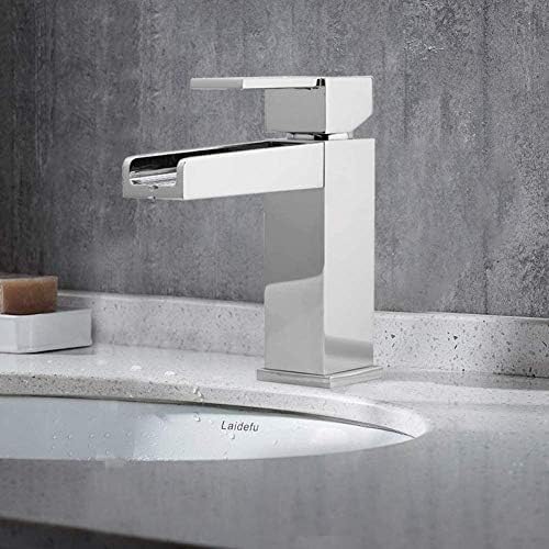 Robinet de lavabo au design cascade pour transformer votre salle de bains familiale