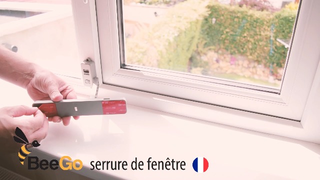 SEABABOO Bloque Fenêtre Sécurité Enfant – Serrure ABS + Acier Inox Avec Chaîne 10 Kg, Double Bouton