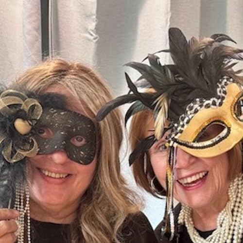 Anonymous Day Drinking Titelbild