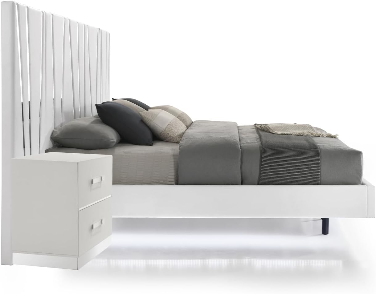 New Classic Furniture Europa Wood Bedroom Set with King Bed and 2 Nightstands w/Panels, White