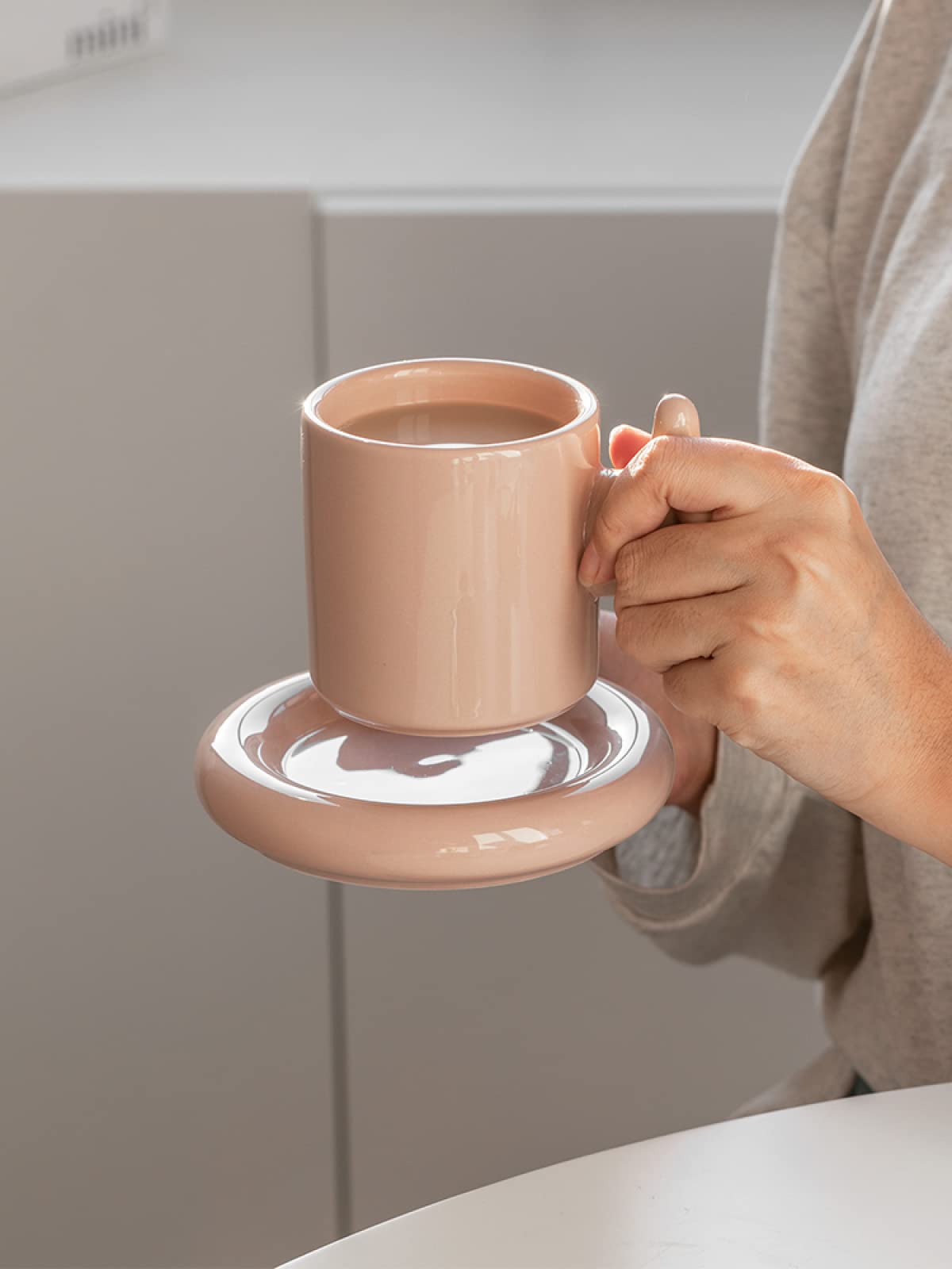 Tazza da caffè in ceramica Tazza da dito con pollice marrone e piattino Tazza da tè Tazza da caffè in ceramica Tazza Regalo per ufficio e casa