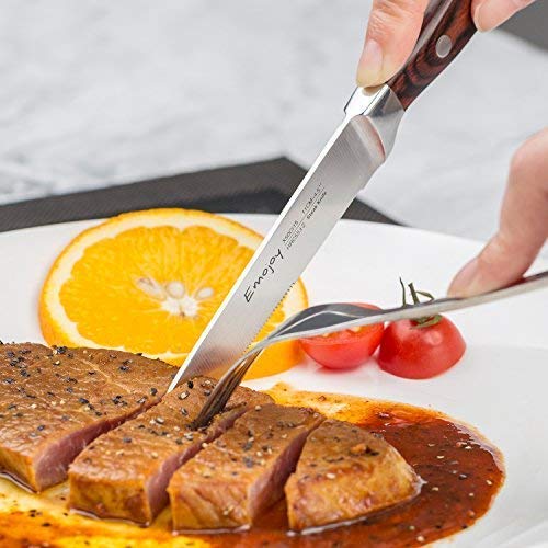 Steak knives, Emojoy Steak knife set of 8, Highly Resistant and Durable German Stainless Steel Serrated Steak Knives with Gift Box