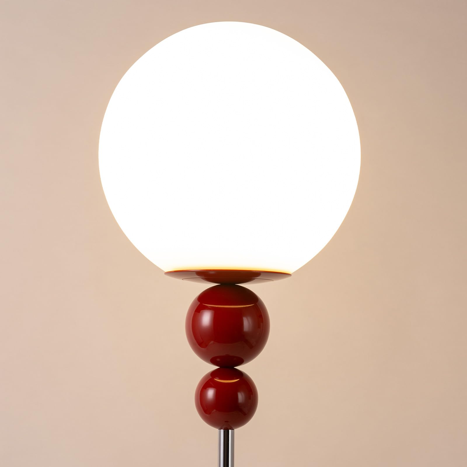 Alpinaluz Lampa Stojąca Czerwona E27 Kula Opalowa D24 cm Chrom Mid Century