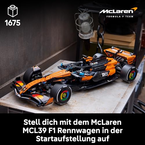 LEGO Technic McLaren MCL39 F1 Rennwagen Detailansicht des Cockpits - Detailansicht von LEGO Technic McLaren MCL39 F1...