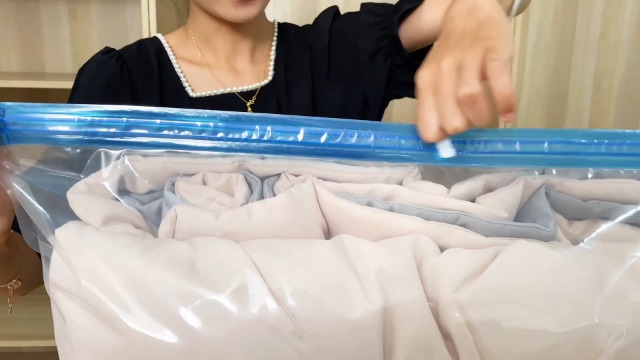 BoxLegend 6PCS Sacs de Rangement Sous Vide pour Voyage et avec Pompe Électrique - 2*45x55+ 2*40x50+ 2*35x40cm Épais et Imperméables, Adaptés aux Valises et Sacs à Dos, Économisez 70% de l'Espace