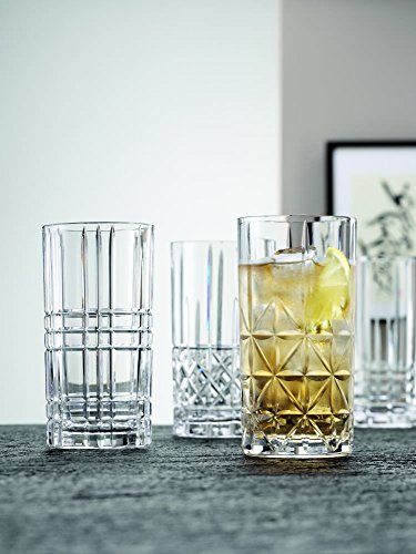 ハイランド・ロングドリンクは4つのグラスセットで、それぞれに異なるカットが入っているシリーズです。
ほどよい厚みがあり、安定感も抜群。透明感が美しく、アルコールやジュースの鮮やかな色味もきれいに見せてくれます。