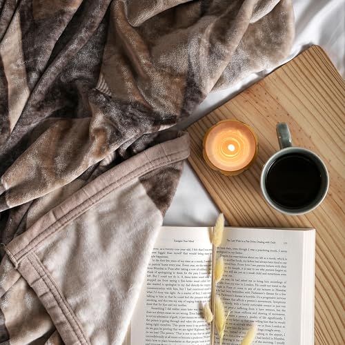 Image of MYTRIDENT Home Essential Flannel Printed Blanket for Winter Single Size (160 cm x 220 cm), 290 GSM, Willow