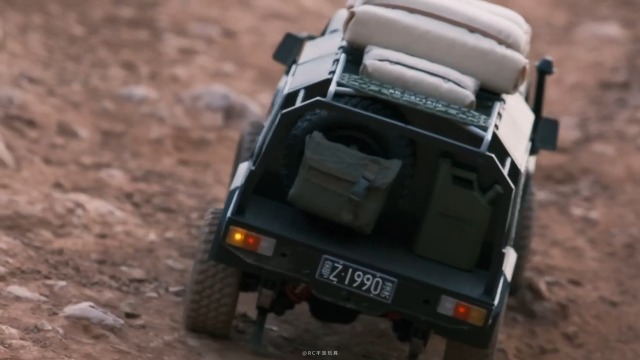 Amazon.com: YAZHIYI MN82S RC Rock Crawler, 2.4Ghz Toyota Remote