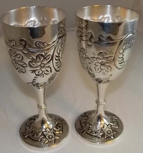 2 sehr schöne Weinbecher Weinkelche versilbert mit Reliefs von Antik 2000