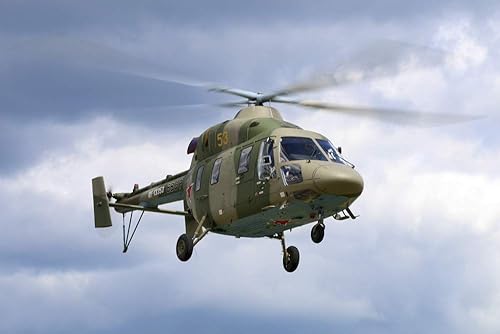 Posterazzi PSTANK100169M Kazan Ansat Helicóptero multifuncional de la Fuerza Aérea Rusa Impresión fotográfica, 11 x 17, Multi