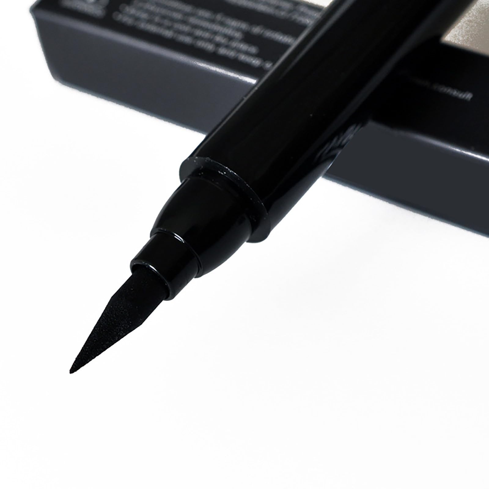 Beauté Liquide noir à double tête 2 en 1 joint triangulaire et pointe outil de maquillage des yeux durable et résistant pour les femmes 3,5 ml. (Black, 12.7x1.4 cm)
