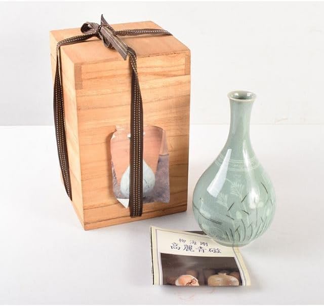 蔵の裏からかなり雰囲気のある蓋のある花瓶のような謎の陶器が出て来た