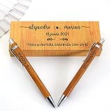 Dos Bolígrafos personalizados con caja grabada de madera para novios firma boda