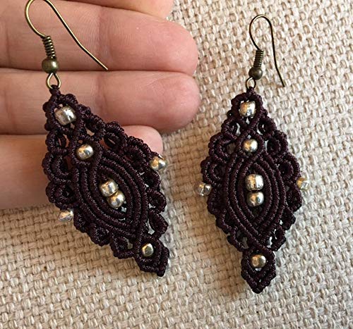 Pendientes macramé marrón chocolate con cuentas doradas hechos a mano Son muy ligeros