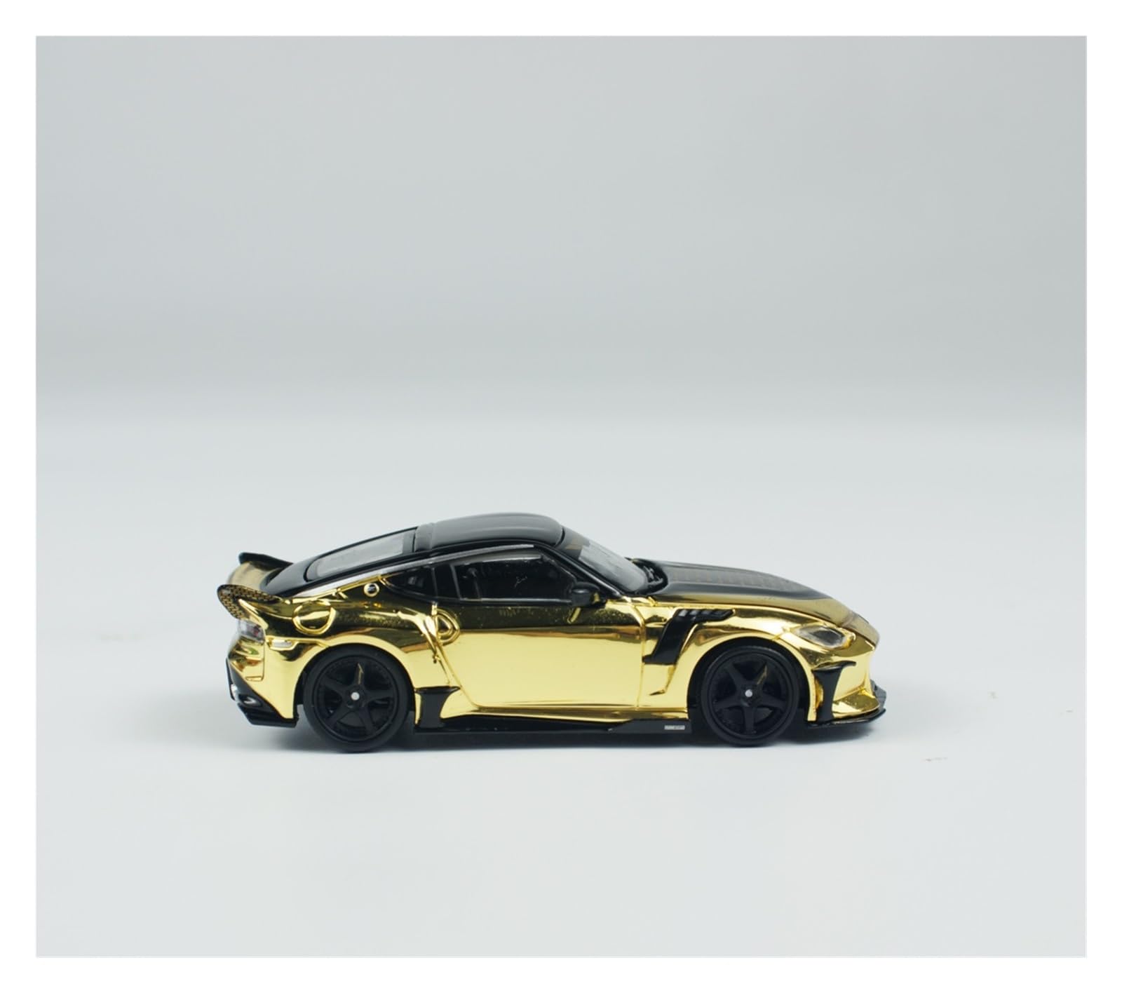 Metallo Scala Replica Ornamenti Per Modellini Auto In Lega Nissan Z VeilSide FFZ400 In Scala Ridotta Modello 1 64 Espositore Per Fan Hobby Veicoli Giochi Set