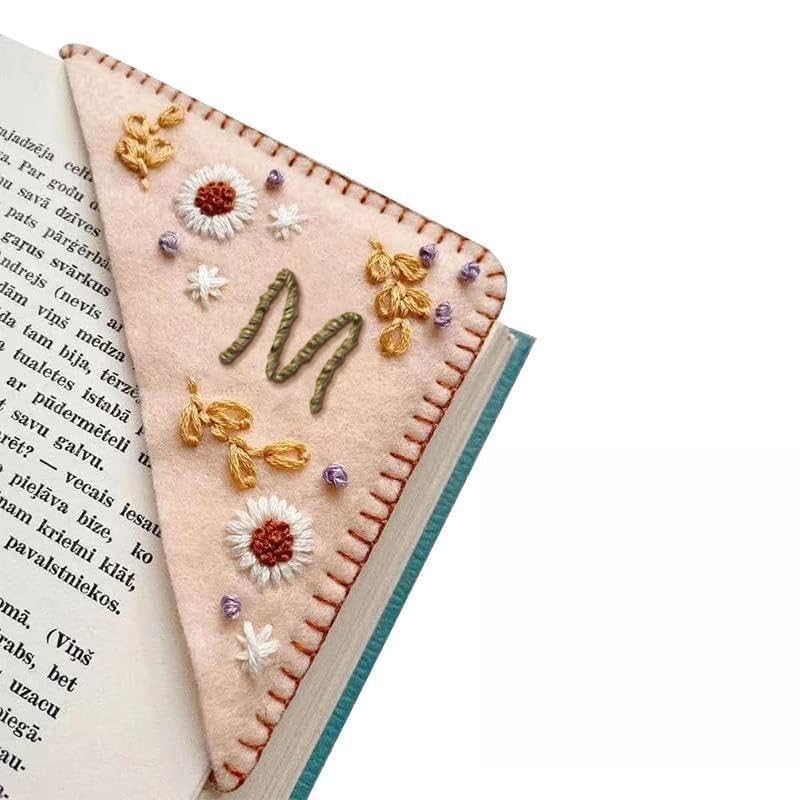 PATIKIL Personalizado Bordado Esquina Marcador, Lindos Floreses Fieltro Cosido Triángulo Libro Marca Página Marcador Para Mujeres Hombres Libro Amantes Maestra, Rosa, Letra L