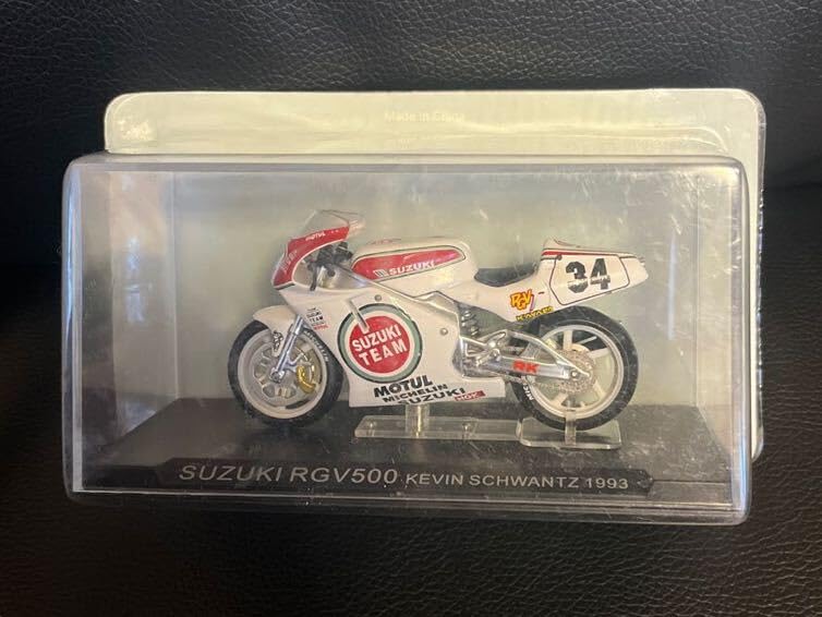 Kevin James Schwantz 1993 チャンピオン記念　置き時計 Amazon.co.jp: 1/24 SUZUKI RGV500 KEVIN SCHWANTZ 1993ケヴィン