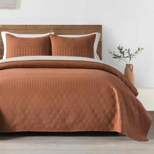 HORIMOTE HOME Burnt Orange Queen Size Quilt Set - Soft Microfiber Bedspread with 2 Shams Lightweight & All-Season Geometric Coverlet for Cozy Bedding