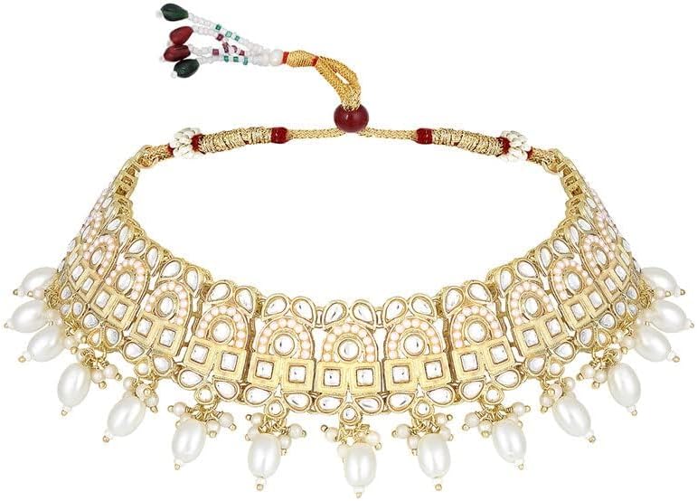 Aheli 金メッキ Kundan スタッズ チョーカー ネックレス ダングルイヤリング &amp; Maang Tikka エスニ