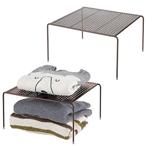 mDesign Juego de 2 baldas organizadoras – Prácticos organizadores de armarios para ordenar la ropa – Estantes metálicos para el armario del dormitorio, el baño o la cocina – color bronce